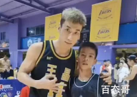 库里寻找独臂篮球少年张家城是哪里人  篮球少年张家城一夜爆红