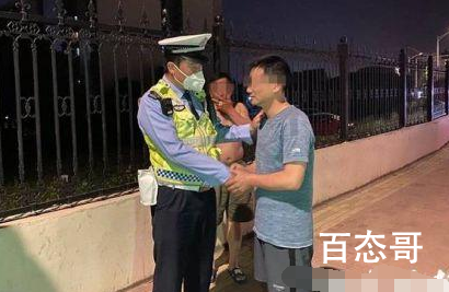 检测酒驾未达标男子扑交警怀里 其中原因是什么？到底是怎么回事？