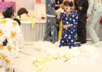 何洛洛坐塌蛋糕  R1SE组合为庆祝成团一周年进行“睡衣趴”直播