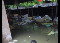 贵州暴雨家具厂被淹老板哽咽 所有家具都已报废损失预计达百万