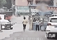 男孩为消防带路 你奔跑的样子真帅！好样的，少年