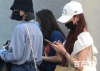 偶遇虞书欣赵小棠逛街 走路姿势太豪横被认出网友戏称长记性了吧！