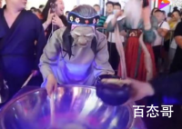 孟婆汤摊位散场后垃圾遍地 呼吁大家请随身带好自己的垃圾不要随地乱扔