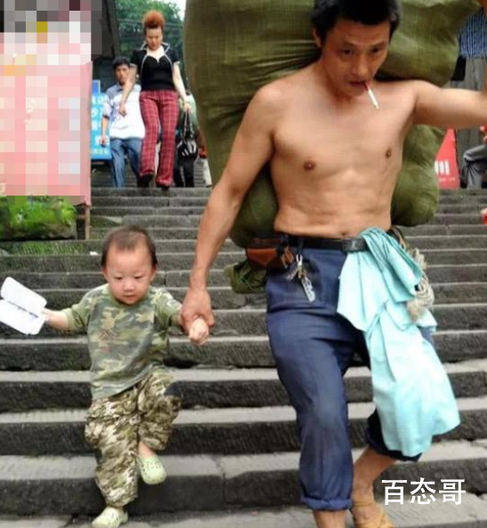 10年前刷屏的棒棒父子现状 棒棒父子现在的生活怎么样10年之间又有什么样的变化了呢？