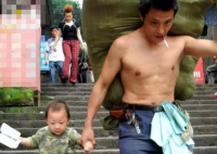 10年前刷屏的棒棒父子现状 棒棒父子现在的生活怎么样10年之间又有什么样的变化了呢？