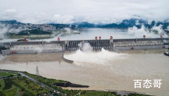 三峡工程今年首次泄洪 三峡大坝每天可以下泄多少立方的水？
