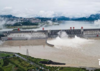 三峡工程今年首次泄洪 三峡大坝现在一天可以发多少度电？