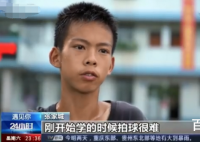 篮球少年张家城2年练坏7双球鞋 张家城是哪里人右臂是怎么失去的？