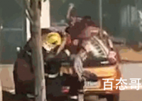 消防员飞身挡刀救下被劫持男童 男童是犯了什么错误吗为什么会被人砍？