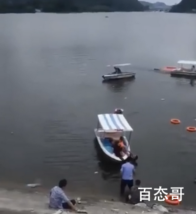 贵州一载有学生大巴车冲进水库 相关部门正在安排救援