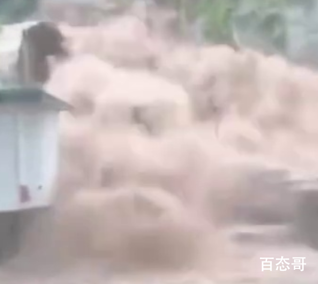 重庆万州洪水冲进办公楼  相关部门正在安排人员撤离