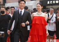 郑恺苗苗合体现身宁波 苗苗的肚子已经有几个月了？