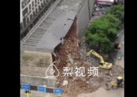 路过车主回忆城墙坍塌瞬间 有造成人员伤亡吗？
