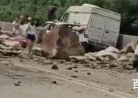 四川宜宾山体塌方砸中3车 事故造成人员伤亡了吗？