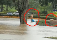 成都2名男子积水中游泳比赛 最后是谁赢了比赛？