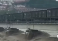四川8100吨重车压梁应对洪峰过境 可以对抗多大的冲击力？