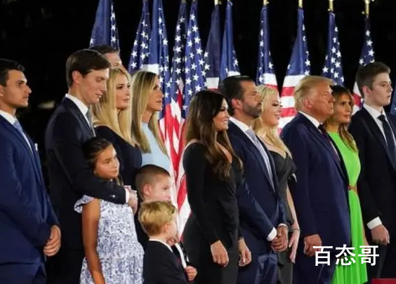 梅拉尼娅的绿裙子成行走的绿幕 美国第一夫人与朗普家目前关系怎么样？