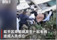 福建运殡葬悼念人员中巴翻车致9死 当时车上人员共计多少人？