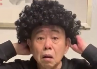 潘长江cos陈奕迅  潘老师娴熟地发际线的动作让人哭笑不得