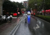 网约车司机送客进小区后被封闭 到底是怎么回事？