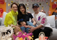 章子怡为继女小苹果庆生 继女小苹果的生母是谁？