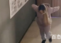 女孩被老师表扬后开心到“起飞” 希望这个女孩可以一直奥利给