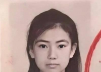 高圆圆小学时的证件照 高圆圆小时候颜值怎么样？