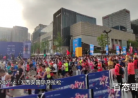 骨科医生跑全马一路帮助4人 这名骨科医生叫什么多大年纪