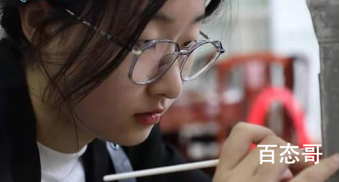 师生用面粉雕出10组扬州标志建筑 雕工堪称巧夺天工