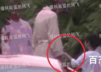 angelababy三亚度假时抽烟 所谓公众人物难道就不能抽烟喝酒？