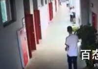央视披露成都中学生坠亡监控 校园里那么长的空间为什么没有值班的工作人员？