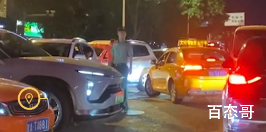 军人遇堵车1分钟疏通 为人民子弟兵点赞