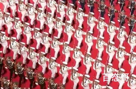 礼兵队伍俯拍太震撼了 整齐的步伐堪称宇宙第一