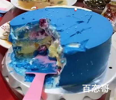网红蛋糕吃完牙变蓝 整条肠子都蓝汪汪的啊！
