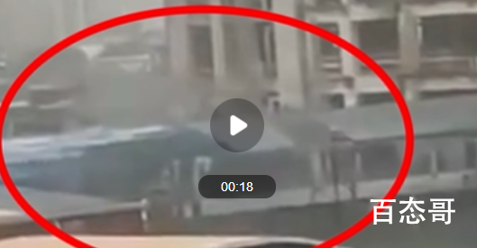 上海地铁莘庄站外天桥顶板被吹落 1号线以停运无人员受伤