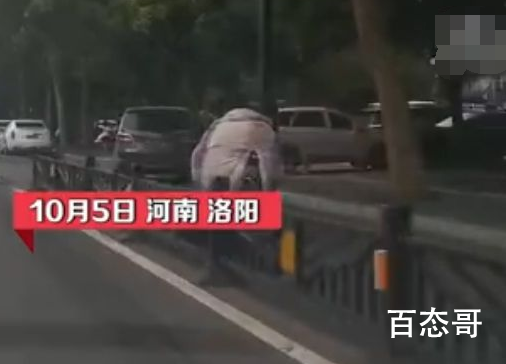 河南气温骤降 男子裹棉被骑车前天家里还在开空调