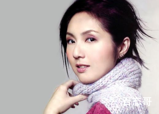 杨千嬅为什么大部分时候头发都是紫色的 杨千嬅为什么经常笑