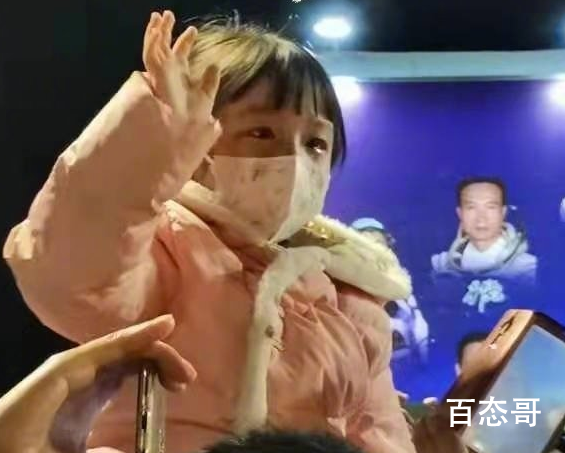 王亚平女儿出征现场为妈妈加油 我们一起给王亚平加油打气