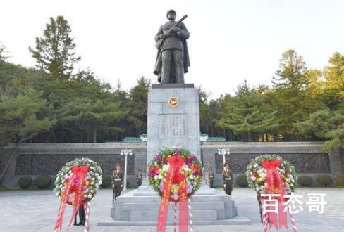 金正恩向中国志愿军烈士陵园送花圈 向240万参战的志愿军战士和19万英烈致以最崇高的敬意！