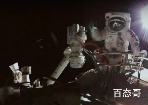 王亚平成中国首位出舱女航天员 中国的女性地位也在太空方面得到解放了！