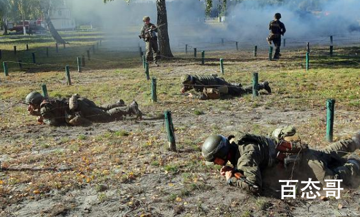 乌克兰士兵拿AK47打死4名战友 国难当头？是谁的责任？