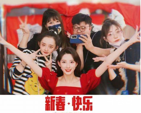 马凡舒晒春晚台前幕后花絮照 马凡舒惊艳了时光唯美了岁月 
