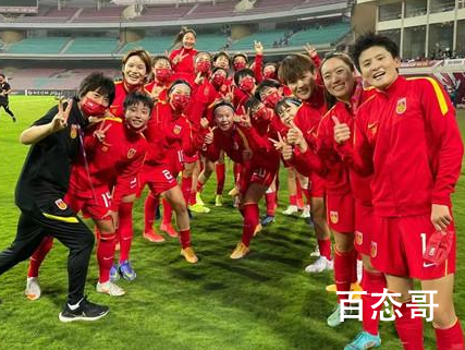 女足主教练水庆霞涂足球美甲 女足真棒看的我热泪盈眶