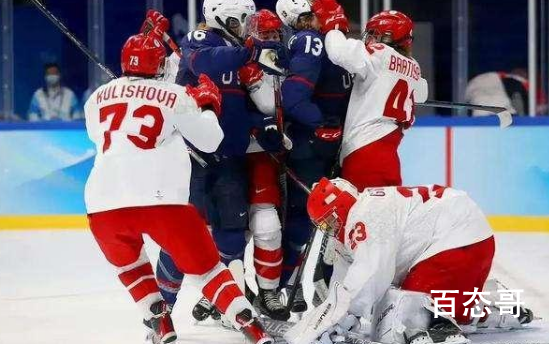 俄美冰球队员起冲突 DJ放喀秋莎究竟是怎么回事？