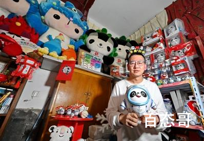 他可能是北京拥有冰墩墩最多的人 可以和义墩墩PK一下