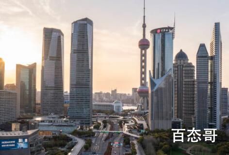 航拍上海浦东封控首日:车辆稀少 这么大一个国际都市也停摆了但愿很快恢复