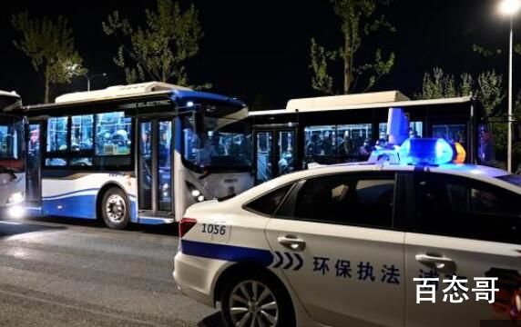 上海一村连夜转运村民准备全面消杀 服从安排听指挥一切为抗疫清零