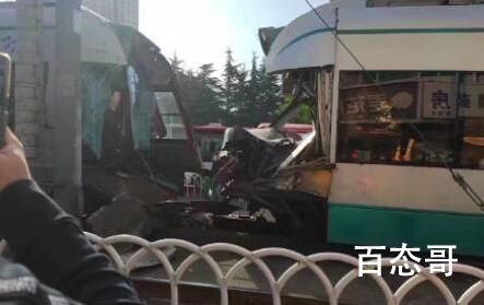 大连2辆有轨电车相撞 车头被撞平 这个属于是调度的责任吗