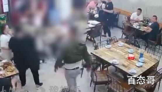目击者:几名男子打完人就跑了 去调戏女人还打人丢光男人的脸