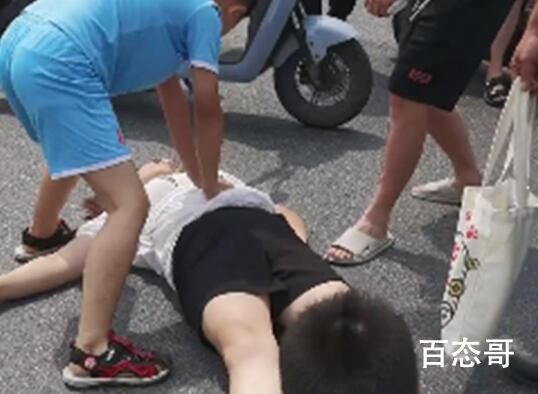 母亲遇车祸9岁儿子做心肺复苏抢救 这娃是来报恩的非常棒